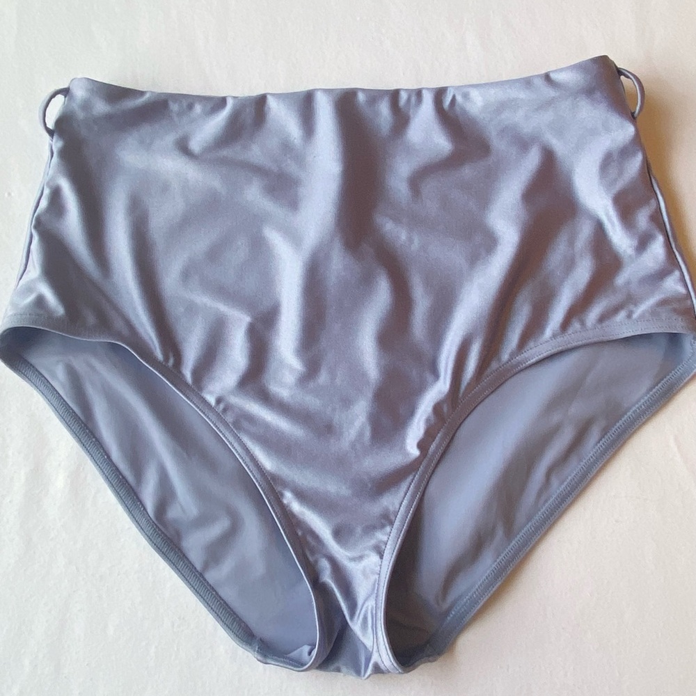 Zimmermann
Cira High-Rise Belted Bikini Bottoms
Size 3/ 8-10 US * See NOTE**